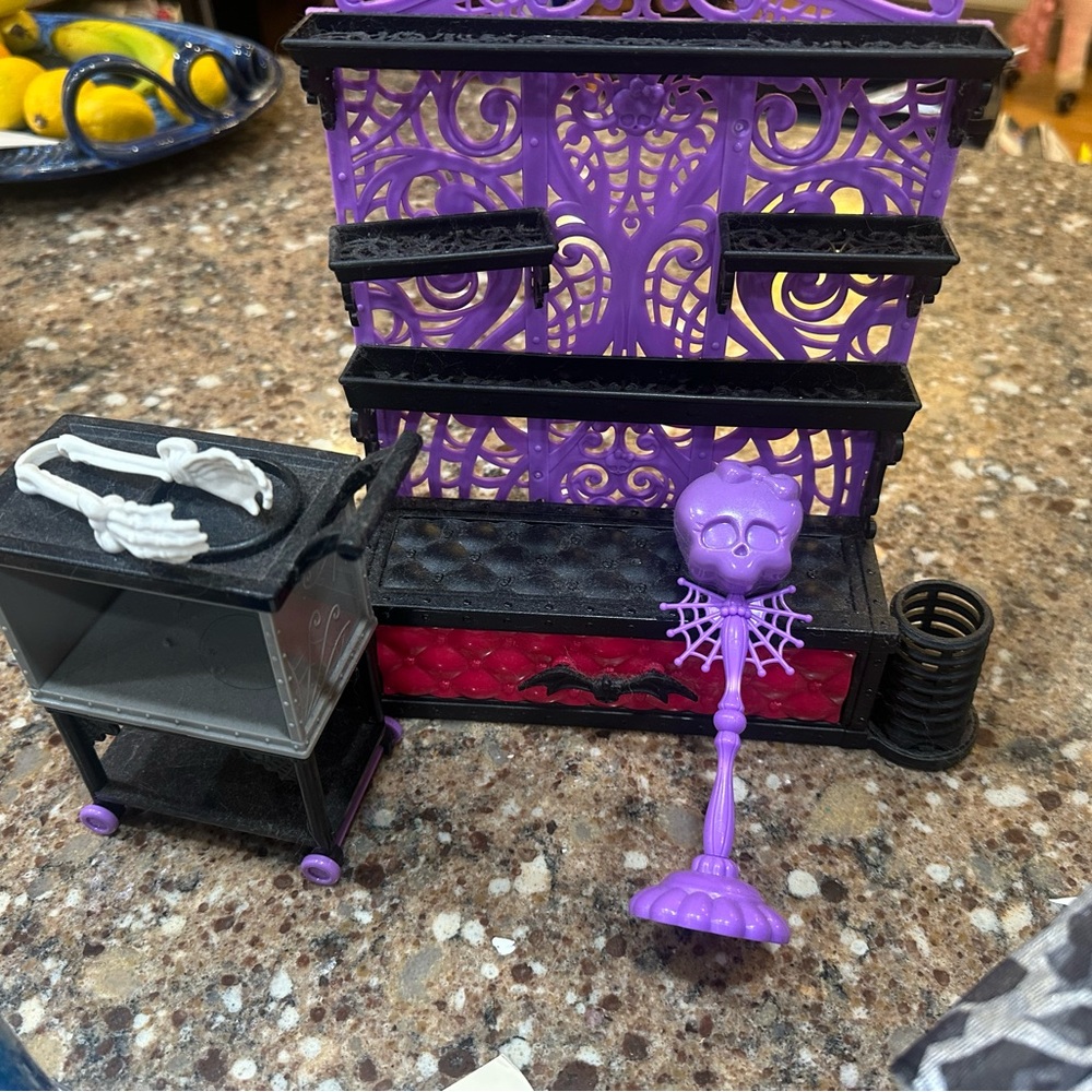 Monster High “Create a Monster” Playset - Picture 3 of 5